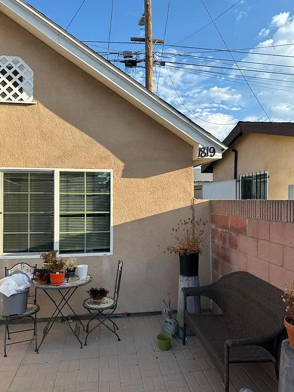 1819 W 41st Pl — Photo 2