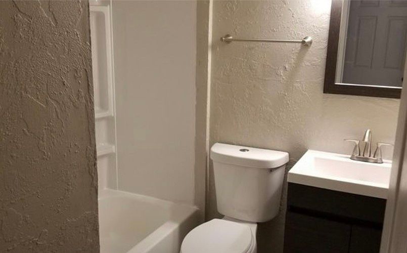 2nd image of 1302 Buena Vista St APT 2