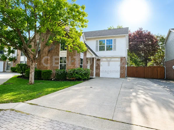 300 Lamesa Ct, Irving, TX 75063