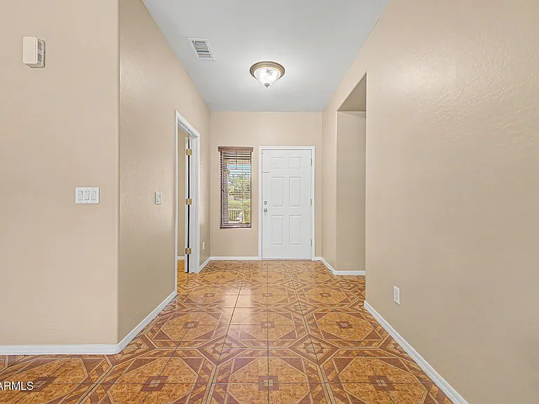 5329 W La Salle St — Photo 8