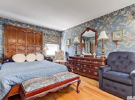 5th image of 2819 Mott Ave
