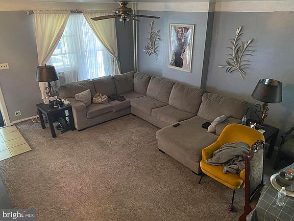 3rd image of 224 W Queen Ln
