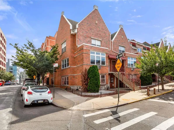 24 Renaissance Court #24B, Brooklyn, NY 11206