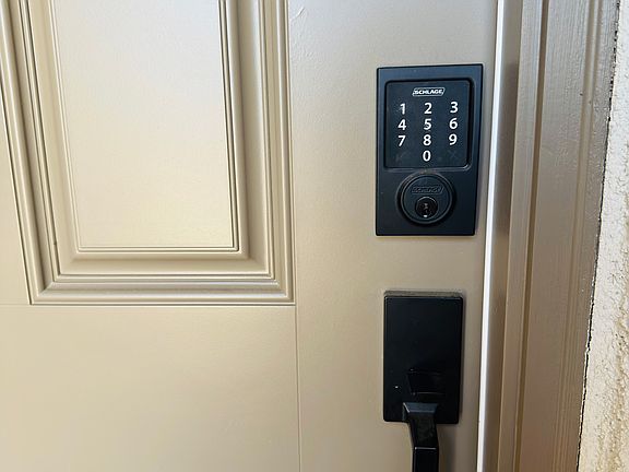 4th image of 560 Riley Ave