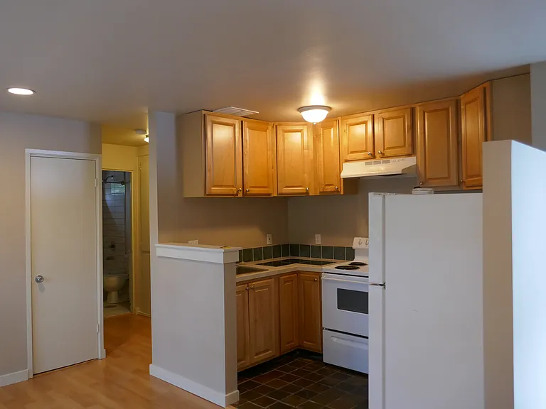 224 14th Ave E #12 — Photo 2