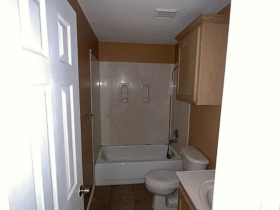 4th image of 2402 Moonlight Ln APT 3