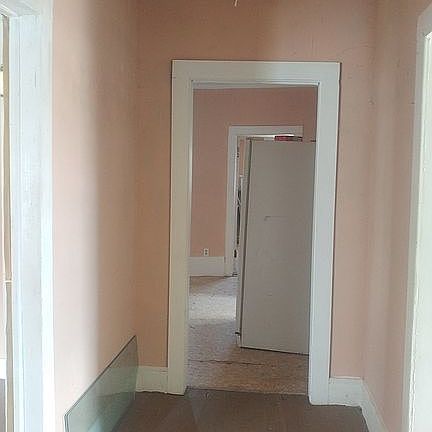 3rd image of 106 N Hale St