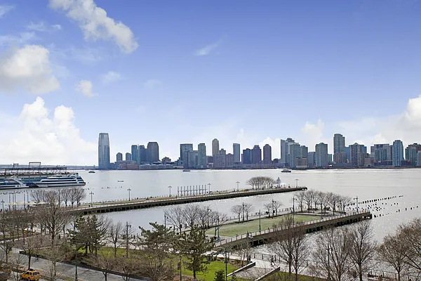 Sold by Daniel Gale Sotheby's International Realty | media 19