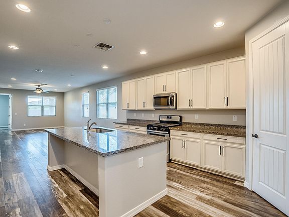 4th image of 33723 N 29th Ave