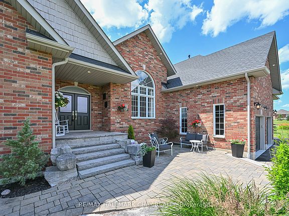 3rd image of 9 Apple Valley Ln