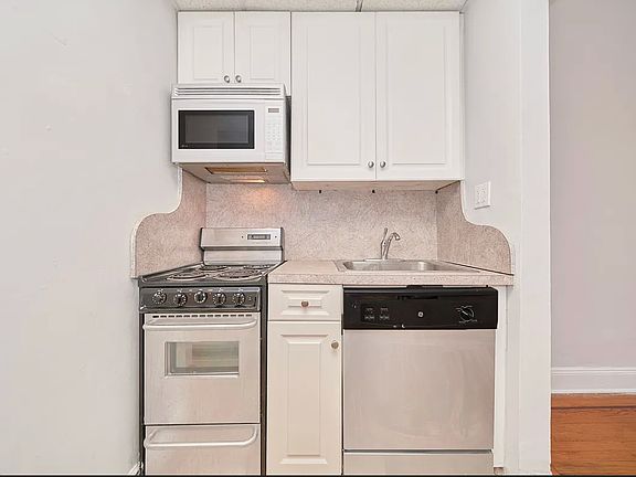 5th image of 331 W 43rd St #5A1