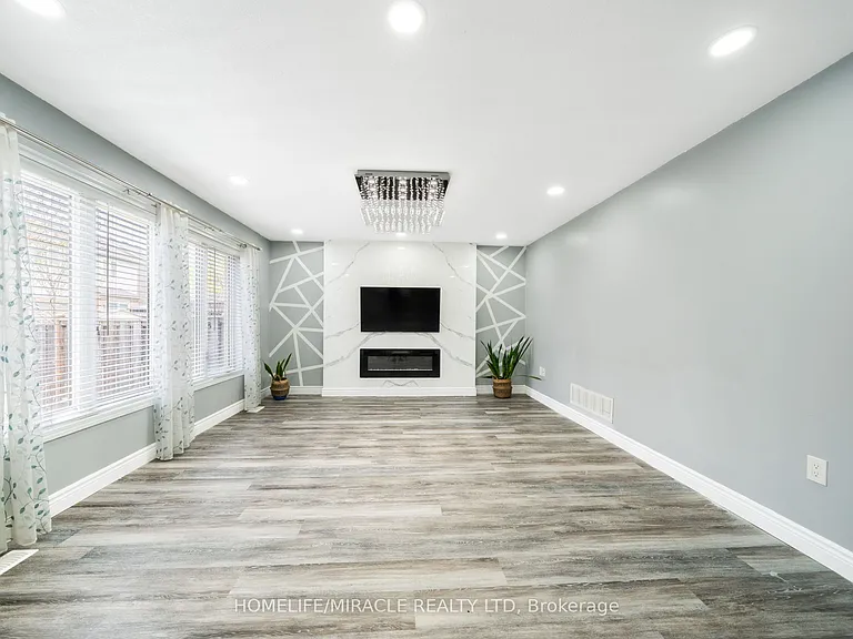 151 Baldwin Dr #UPPER — Photo 13