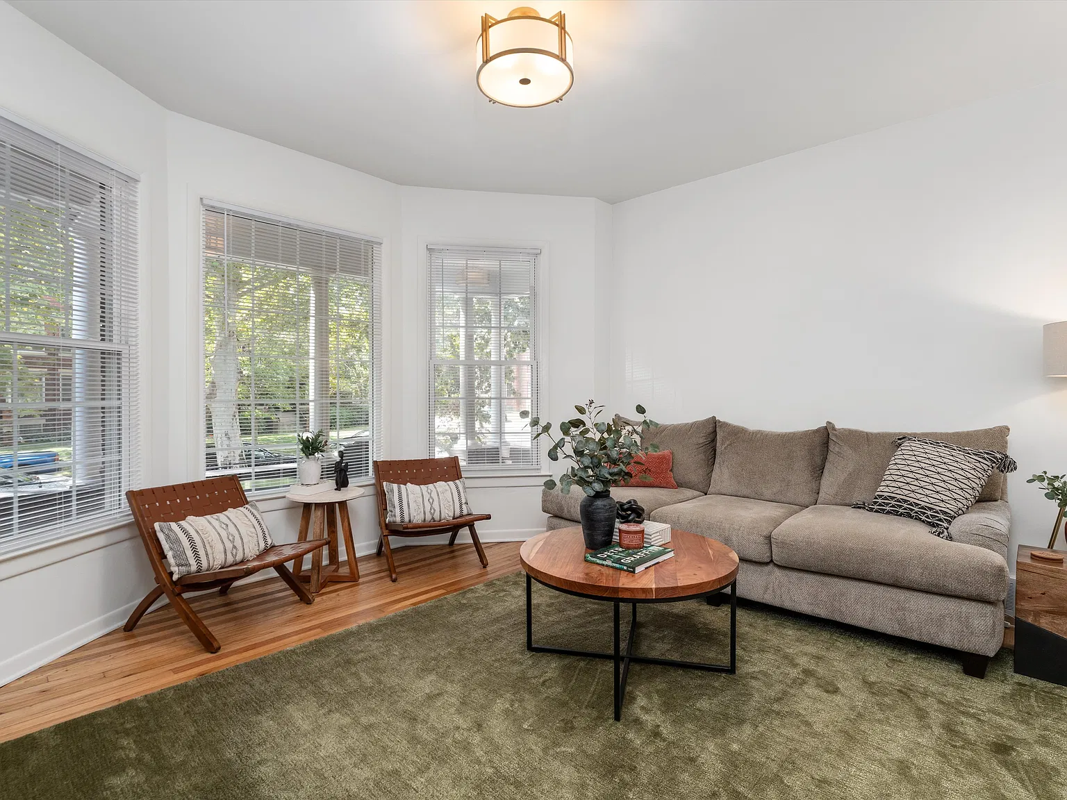 3 bed, 1300 sqft, $2,395 — Photo 2