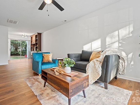 3rd image of 12318 Hennigan Place Ln