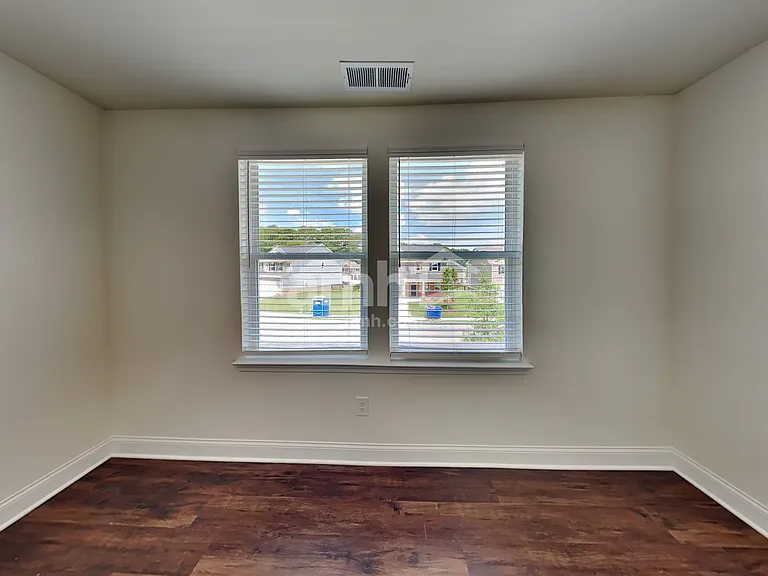 769 Carnaby Ln — Photo 23