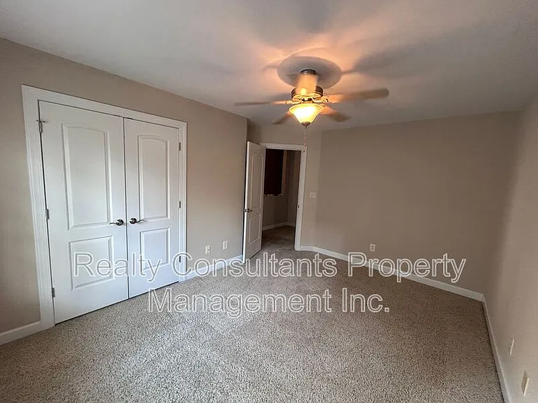 4540 Pebble Lake Dr — Photo 42