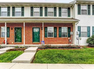5 Fiddler Dr, New Oxford, PA 17350