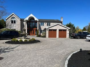 10 Beech Rd, Islip, NY 11751
