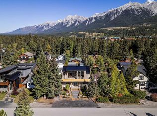 914 15th St, Canmore, AB T1W 1X3