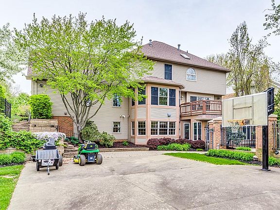 3rd image of 6972 Harbor Dr NW