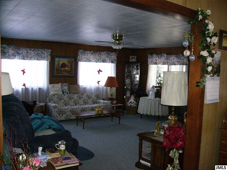 2nd image of 225 Spring St