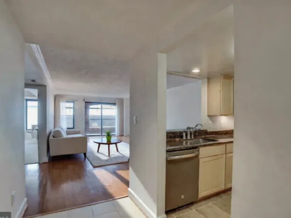 1080 Wisconsin Ave NW APT 2006, Washington, DC 20007