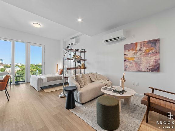 3rd image of 50 E 10th St #623