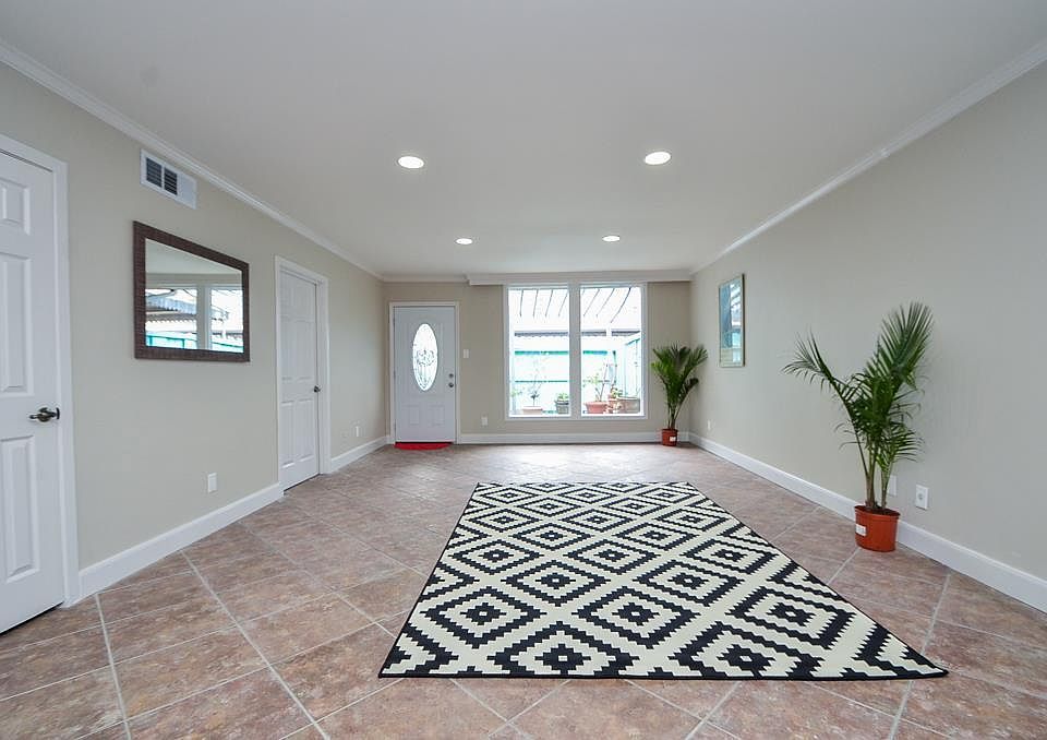 1st image of 3300 Yorktown St APT 32