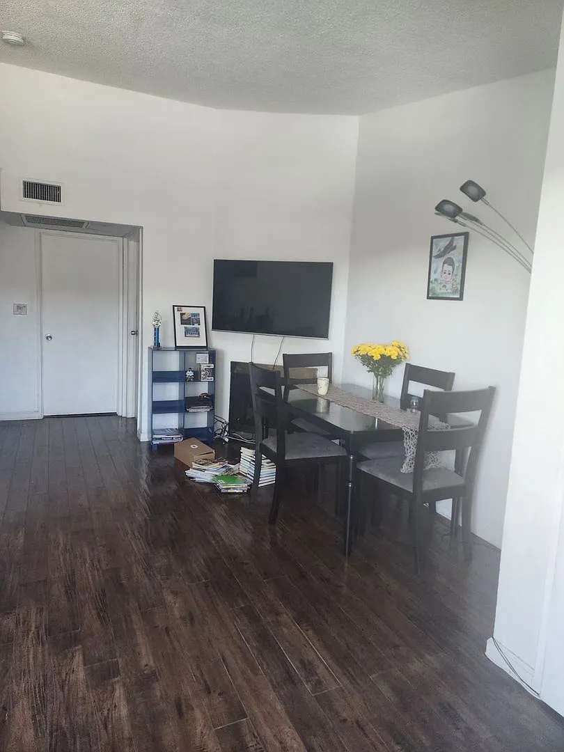 10159 Pinewood — Photo 3