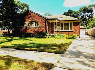 23040 Wildwood St, Oak Park, MI 48237