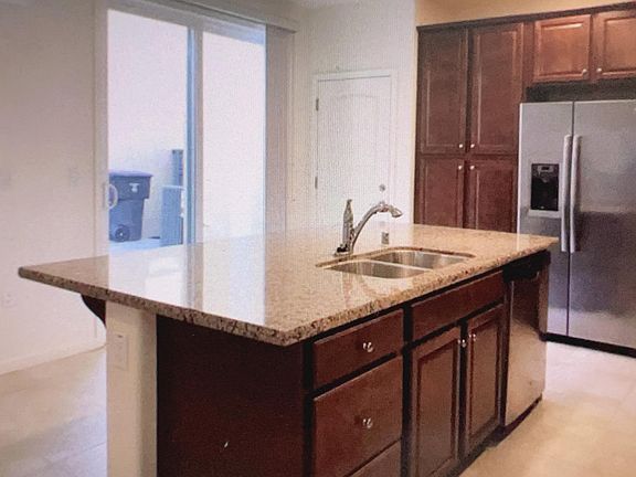 4th image of 703 N Museo Dr