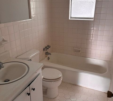 4th image of 2308 Whitehall Ln #B