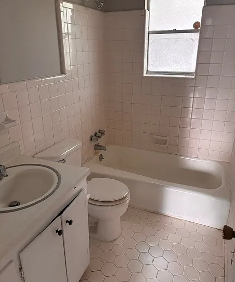 2308 Whitehall Ln #B — Photo 4