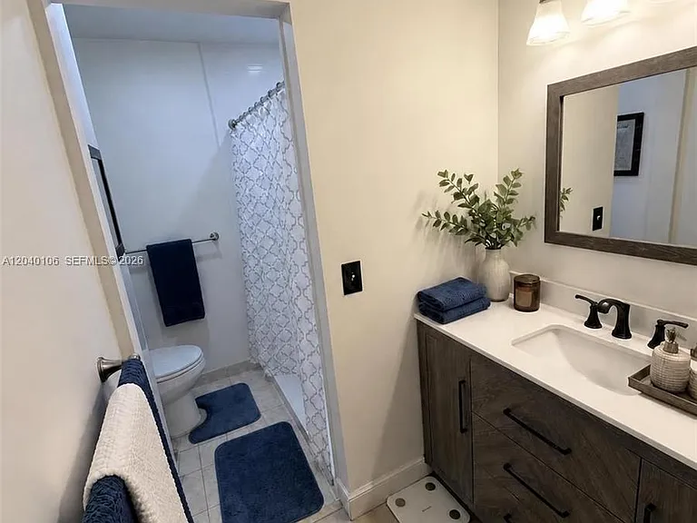 2566 N Nob Hill Rd — Photo 10