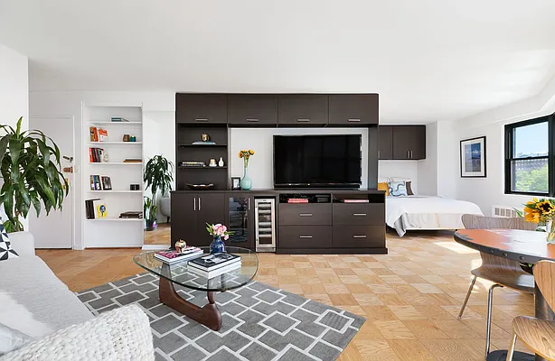 Sold by Compass | media 1
