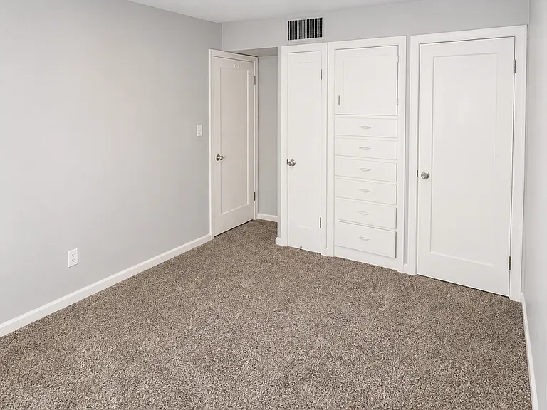 221 N Quince St — Photo 12