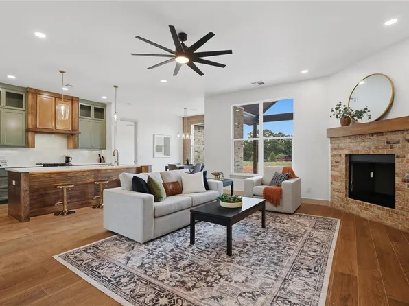 1240 Twin Oaks Dr, Blanchard, OK 73010