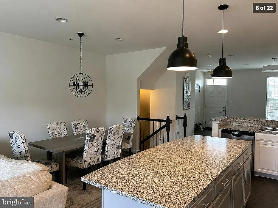 4 bed, 3.5 bath, 2080 sqft, $2,796 — Photo 4