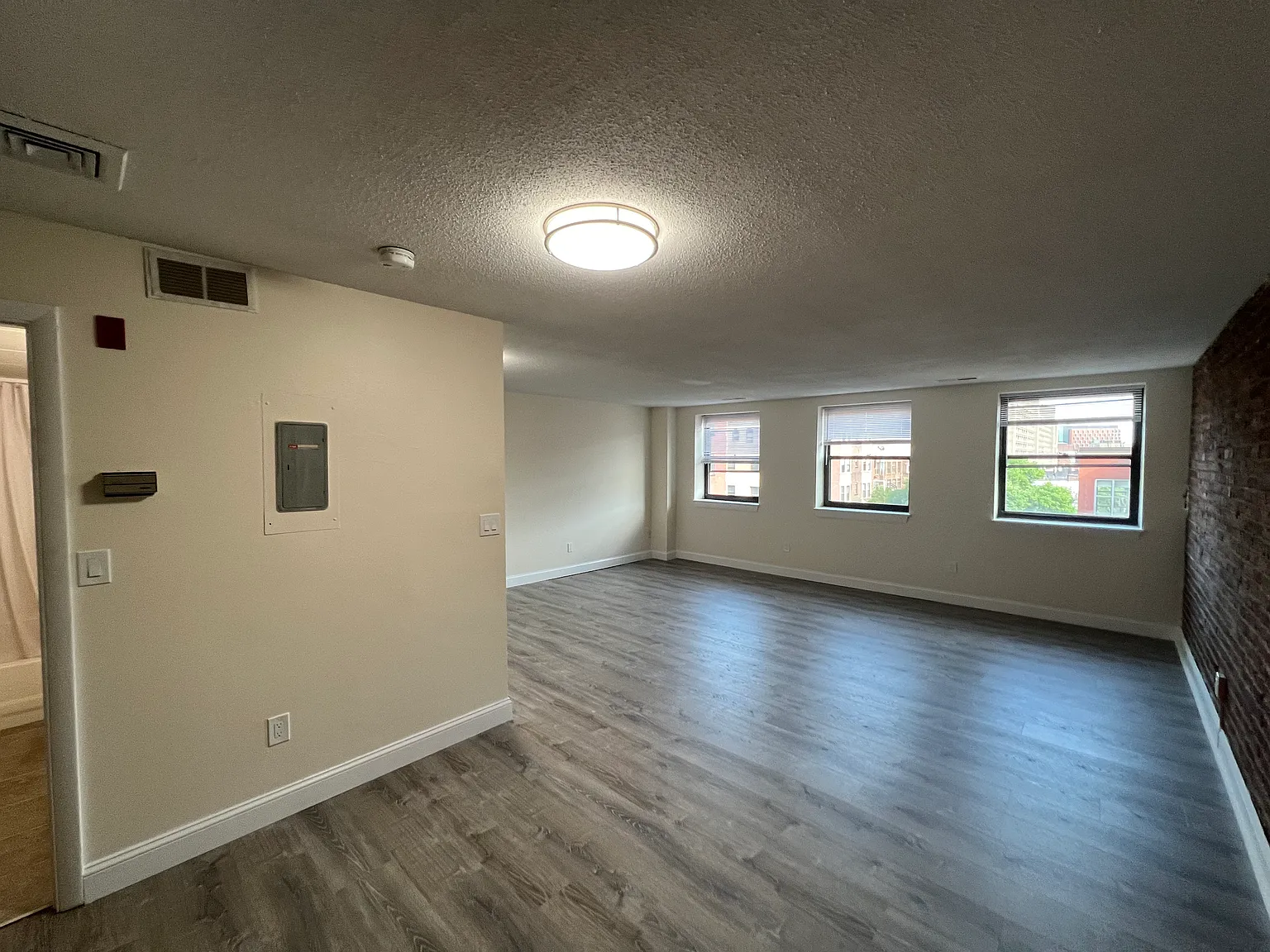 Studio, $2,250 — Photo 4