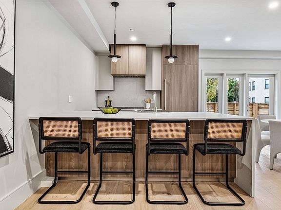 4th image of 300 Franklin St #1