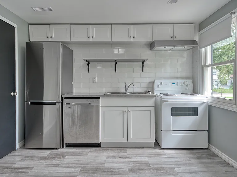 17 Kirk St #2 — Photo 9