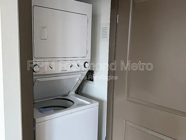 1322 W Broad St — Photo 5