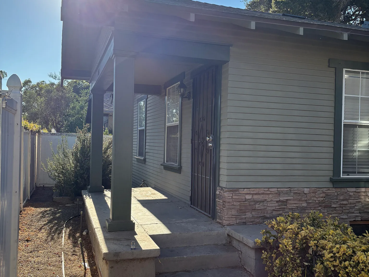 2 bed, 900 sqft, $3,295 — Photo 2