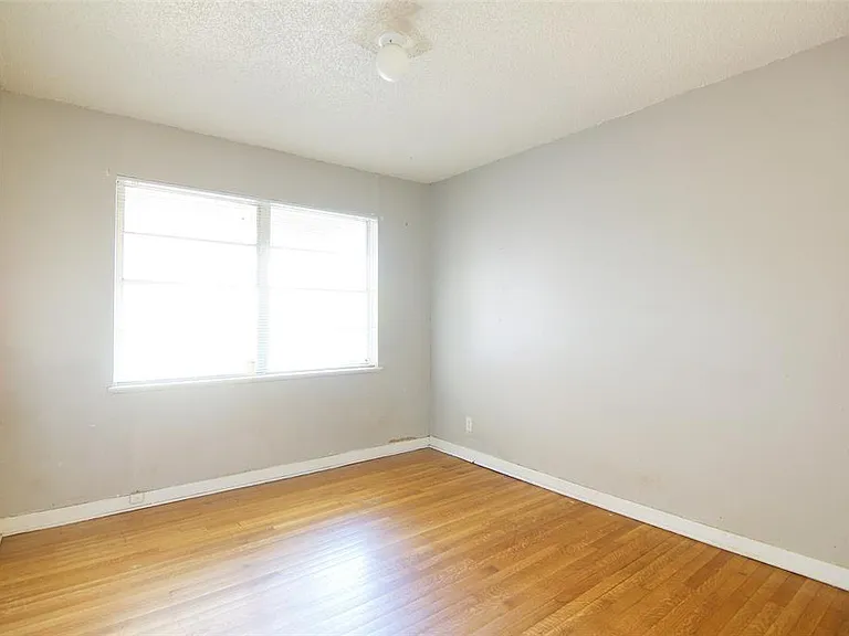 4048 Newshire Dr — Photo 9