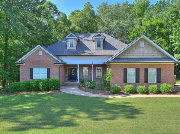 321 Saint James Dr, Auburn, AL 36830