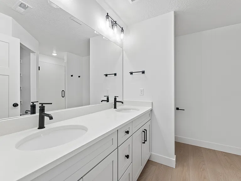 1475 W Skyline Dr — Photo 8