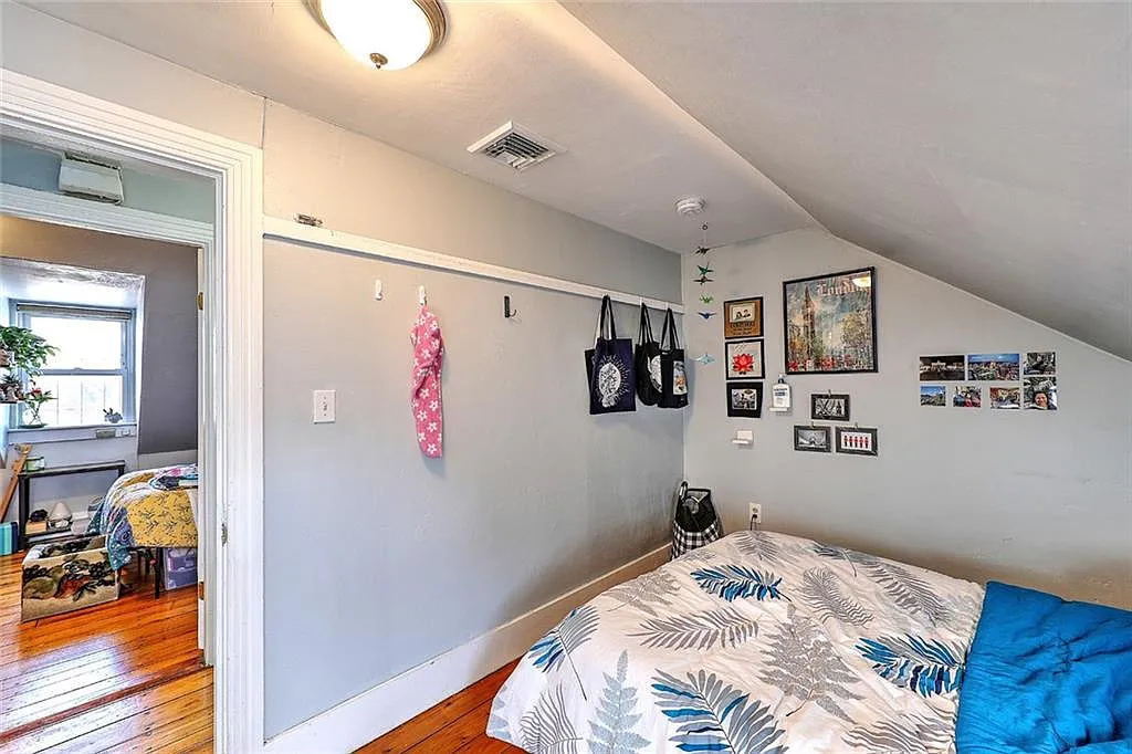2 bed, 700 sqft, $1,950 — Photo 3