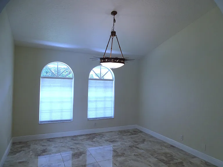 6325 Winding Lake Dr — Photo 8