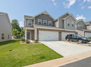 812 Riley Ln, Greensboro, NC 27455