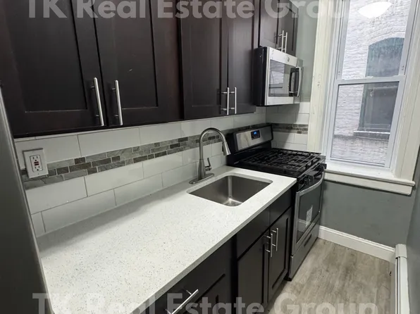 166 Jewett Avenue image 2 of 7